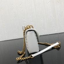 Load image into Gallery viewer, New Wave Chain Bag MM