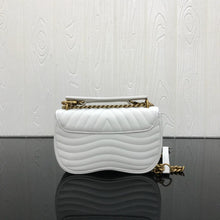 Load image into Gallery viewer, New Wave Chain Bag MM