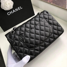 Load image into Gallery viewer, CC Flap Bag X Lambskin Medium