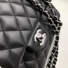 Load image into Gallery viewer, CC Flap Bag X Lambskin Medium