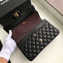 Load image into Gallery viewer, CC Flap Bag X Lambskin Medium