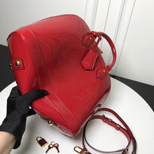 Load image into Gallery viewer, Alma PM Vernis Leather