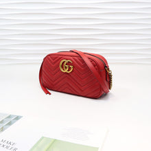 Load image into Gallery viewer, GG Marmontmatelassé small shoulder bag 24cm