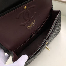 Load image into Gallery viewer, CC Flap Bag X Lambskin Medium