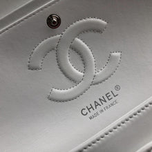 Load image into Gallery viewer, CC Flap Bag X Lambskin Medium