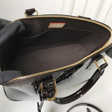 Load image into Gallery viewer, Alma PM Vernis Leather