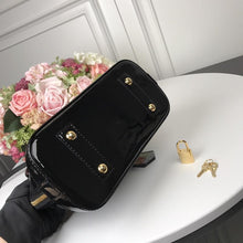Load image into Gallery viewer, Alma BB Vernis Leather