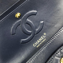 Load image into Gallery viewer, CC Flap Bag X Lambskin Medium