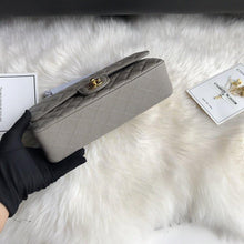 Load image into Gallery viewer, CC Flap Bag X Caviar Medium