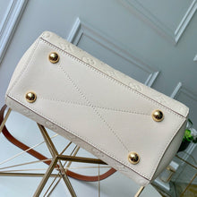 Load image into Gallery viewer, Montaigne BB Empreinte