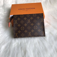 Load image into Gallery viewer, TOILETRY POUCH 19
