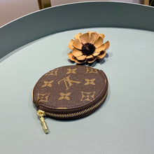 Load image into Gallery viewer, ROUND COIN PURSE
