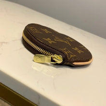 Load image into Gallery viewer, ROUND COIN PURSE

