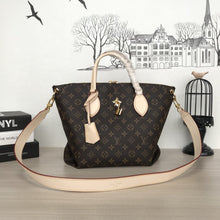 Load image into Gallery viewer, FLOWER ZIPPED TOTE MM
