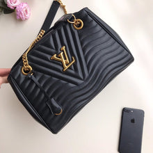 Load image into Gallery viewer, NEW WAVE CHAIN TOTE
