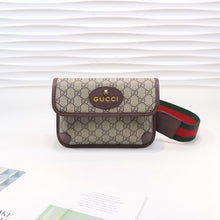 Load image into Gallery viewer, Vintage messenger bag
