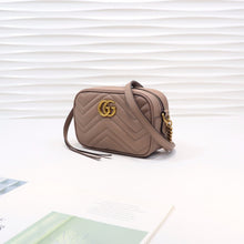 Load image into Gallery viewer, GG Marmont matelassé mini bag 17cm
