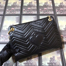 Load image into Gallery viewer, GG Marmont matelassé medium shoulder bag
