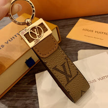 Load image into Gallery viewer, DAUPHINE DRAGONNE KEY HOLDER
