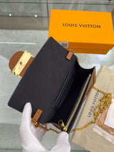 Load image into Gallery viewer, DAUPHINE CHAIN WALLET
