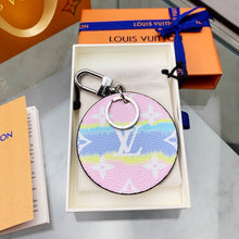 Load image into Gallery viewer, ESCALE KEY HOLDER AND BAG CHARM
