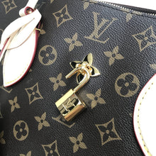 Load image into Gallery viewer, FLOWER ZIPPED TOTE MM
