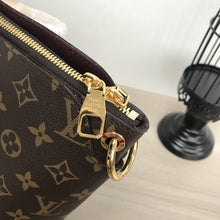 Load image into Gallery viewer, FLOWER ZIPPED TOTE MM

