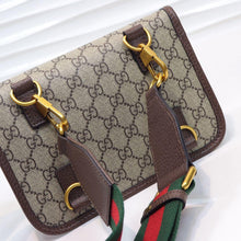 Load image into Gallery viewer, Vintage messenger bag
