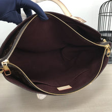 Load image into Gallery viewer, FLOWER ZIPPED TOTE MM
