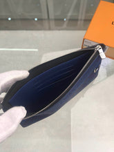 Load image into Gallery viewer, Discovery Pochette
