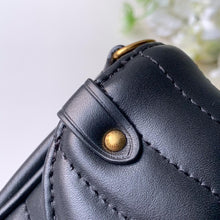 Load image into Gallery viewer, NEW WAVE CHAIN POCHETTE

