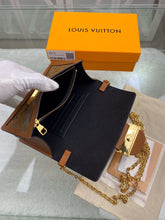 Load image into Gallery viewer, DAUPHINE CHAIN WALLET
