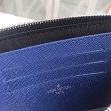 Load image into Gallery viewer, Discovery Pochette
