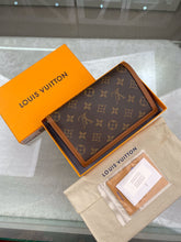 Load image into Gallery viewer, DAUPHINE CHAIN WALLET
