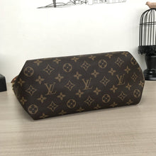 Load image into Gallery viewer, FLOWER ZIPPED TOTE MM
