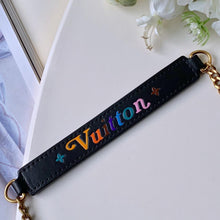 Load image into Gallery viewer, NEW WAVE CHAIN POCHETTE
