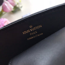Load image into Gallery viewer, NEW WAVE CHAIN TOTE

