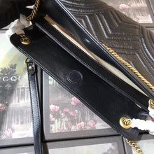 Load image into Gallery viewer, GG Marmont matelassé medium shoulder bag
