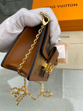 Load image into Gallery viewer, DAUPHINE CHAIN WALLET
