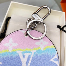 Load image into Gallery viewer, ESCALE KEY HOLDER AND BAG CHARM
