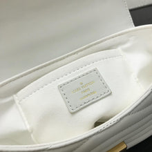 Load image into Gallery viewer, New Wave Chain Bag MM
