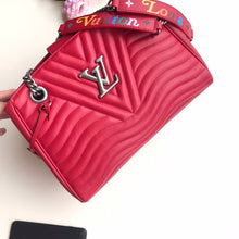 Load image into Gallery viewer, NEW WAVE CHAIN TOTE
