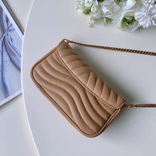 Load image into Gallery viewer, NEW WAVE CHAIN POCHETTE
