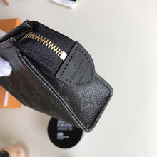 Load image into Gallery viewer, TOILETRY POUCH 15
