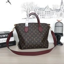 Load image into Gallery viewer, FLOWER ZIPPED TOTE MM
