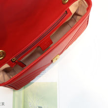 Load image into Gallery viewer, GG Marmont matelassé shoulder bag 26cm
