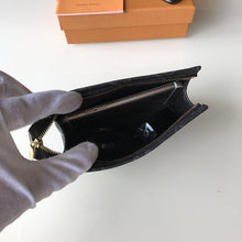 Load image into Gallery viewer, TOILETRY POUCH 15
