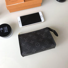 Load image into Gallery viewer, TOILETRY POUCH 15
