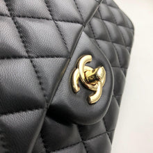 Load image into Gallery viewer, CC Flap Bag X Lambskin Medium
