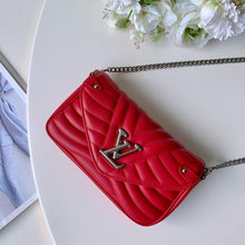 Load image into Gallery viewer, NEW WAVE CHAIN POCHETTE
